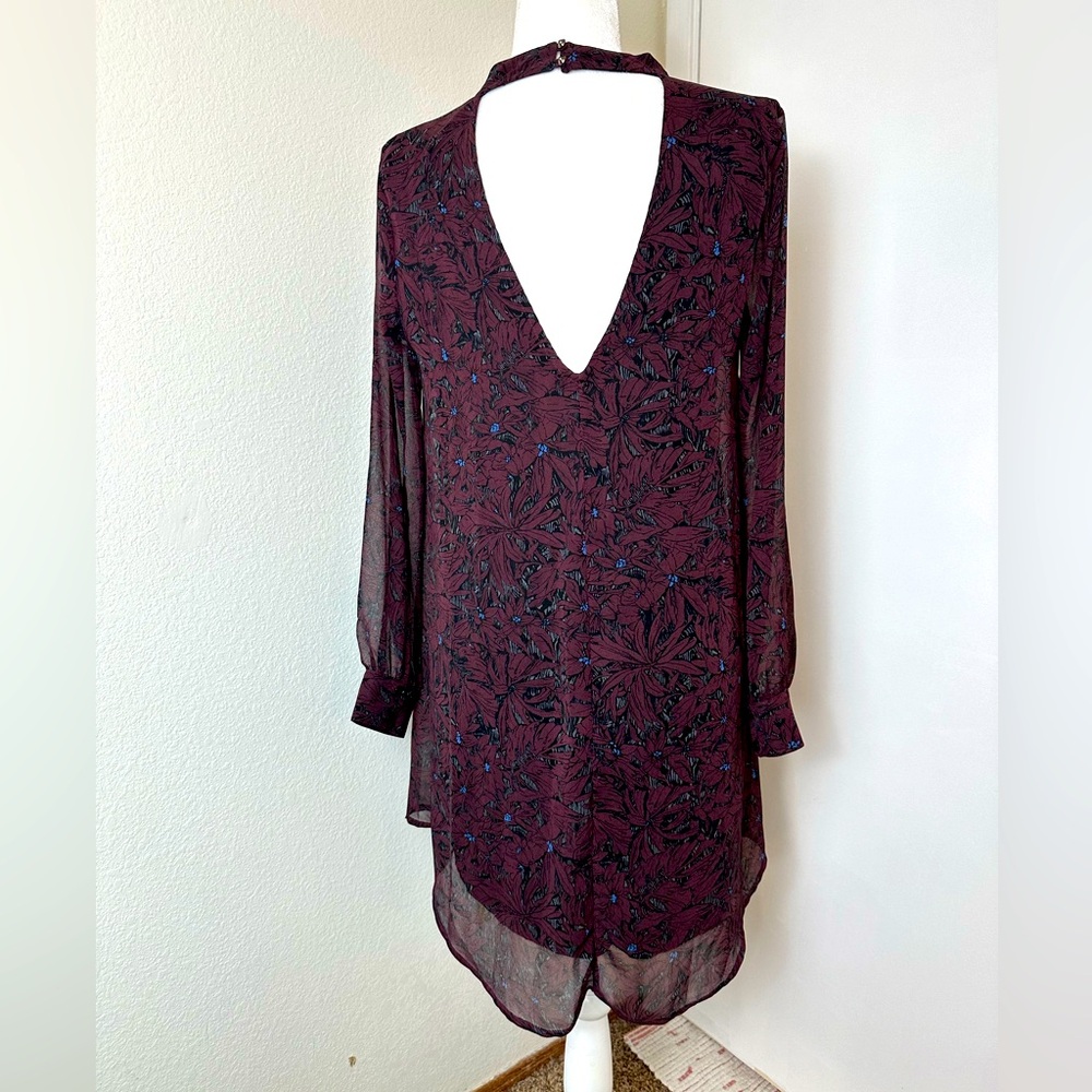 ASTR Burgundy Floral Back Cutout Shift Dress Long Sleeve EUC - Picture 3 of 10